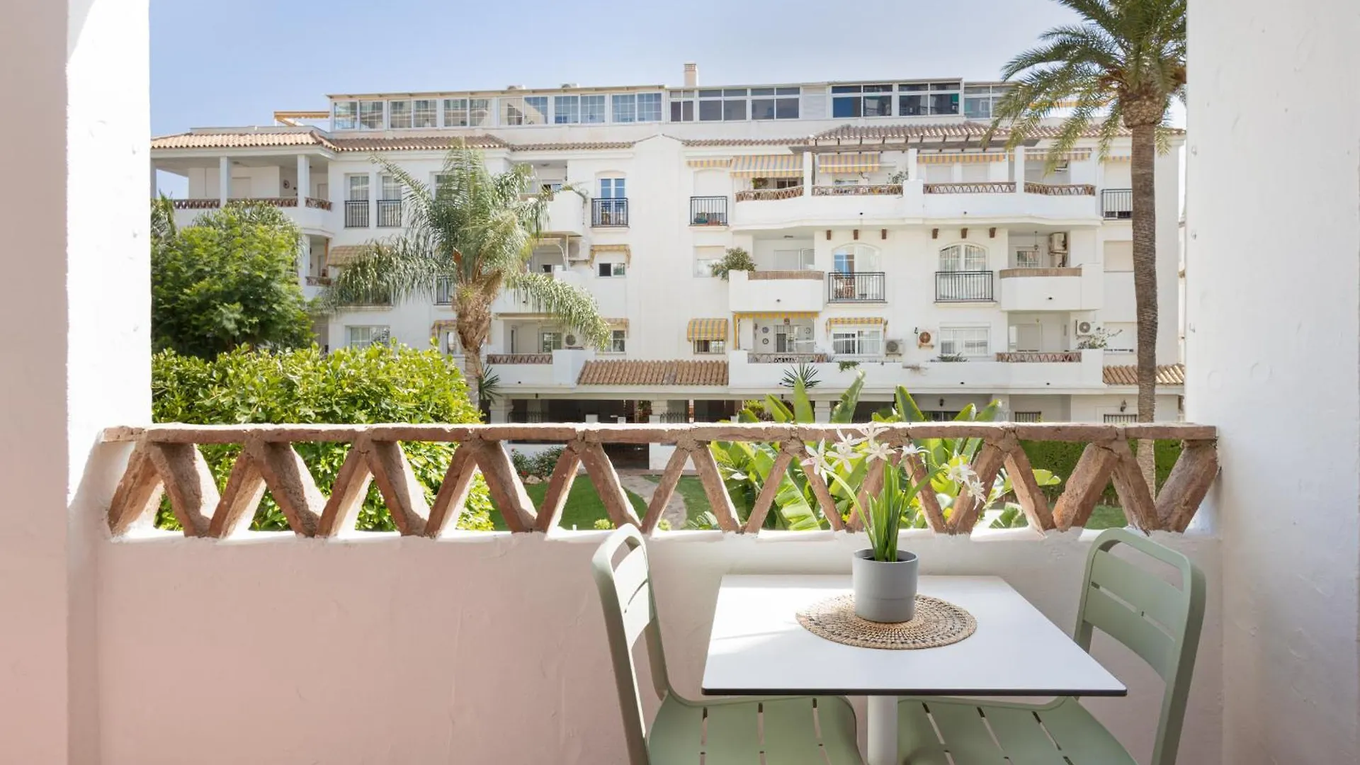 C19 Sunny Apartment With Pool And Terrace بينالماذينا